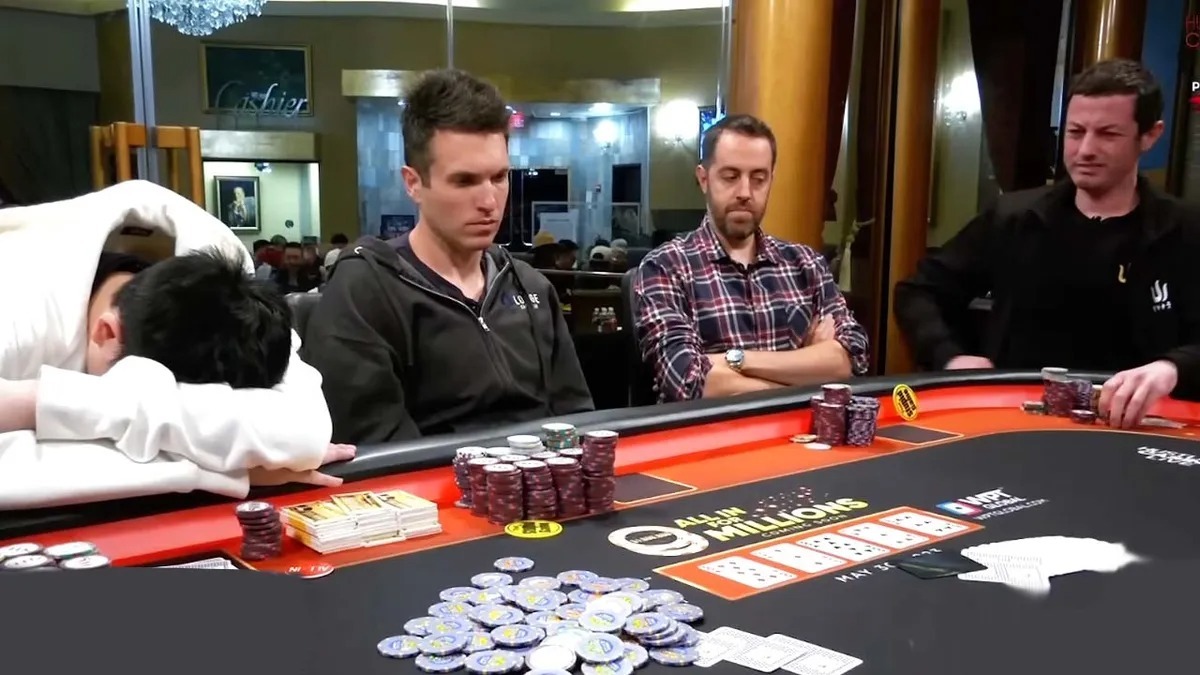 The Evolution of Casino Games: From Tables to Mobile Apps