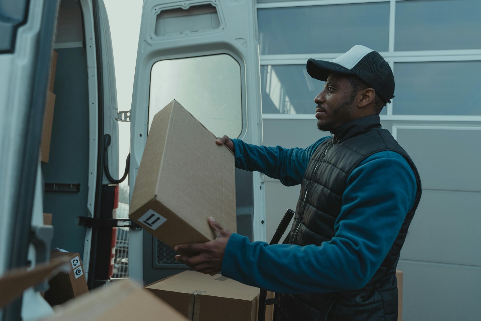 Efficient Long Distance Movers Calgary with On-Time Delivery