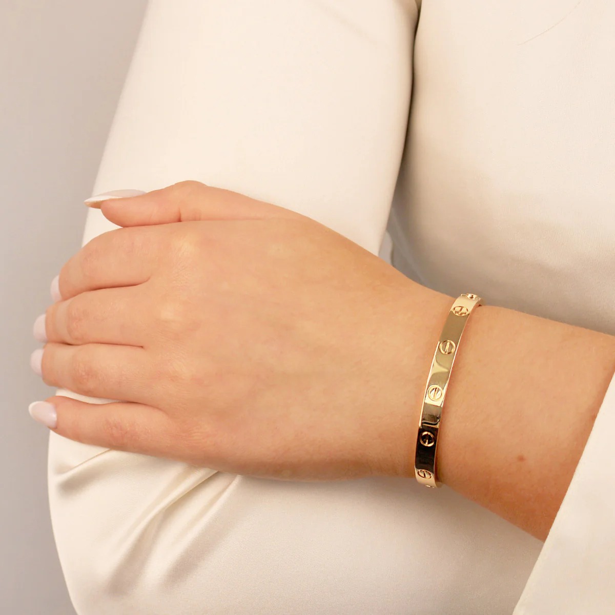 Timeless Gold Love Bangle for a Luxurious Gifttitle