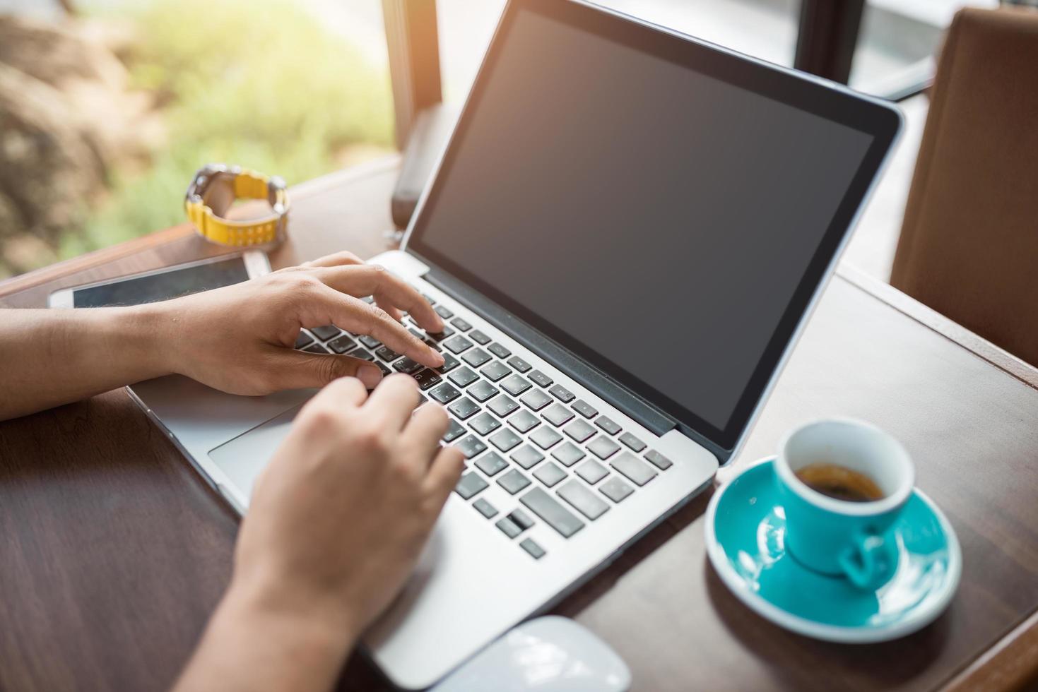 Competitive Intelligence FAQs: How Companies Track Competitors Effectively