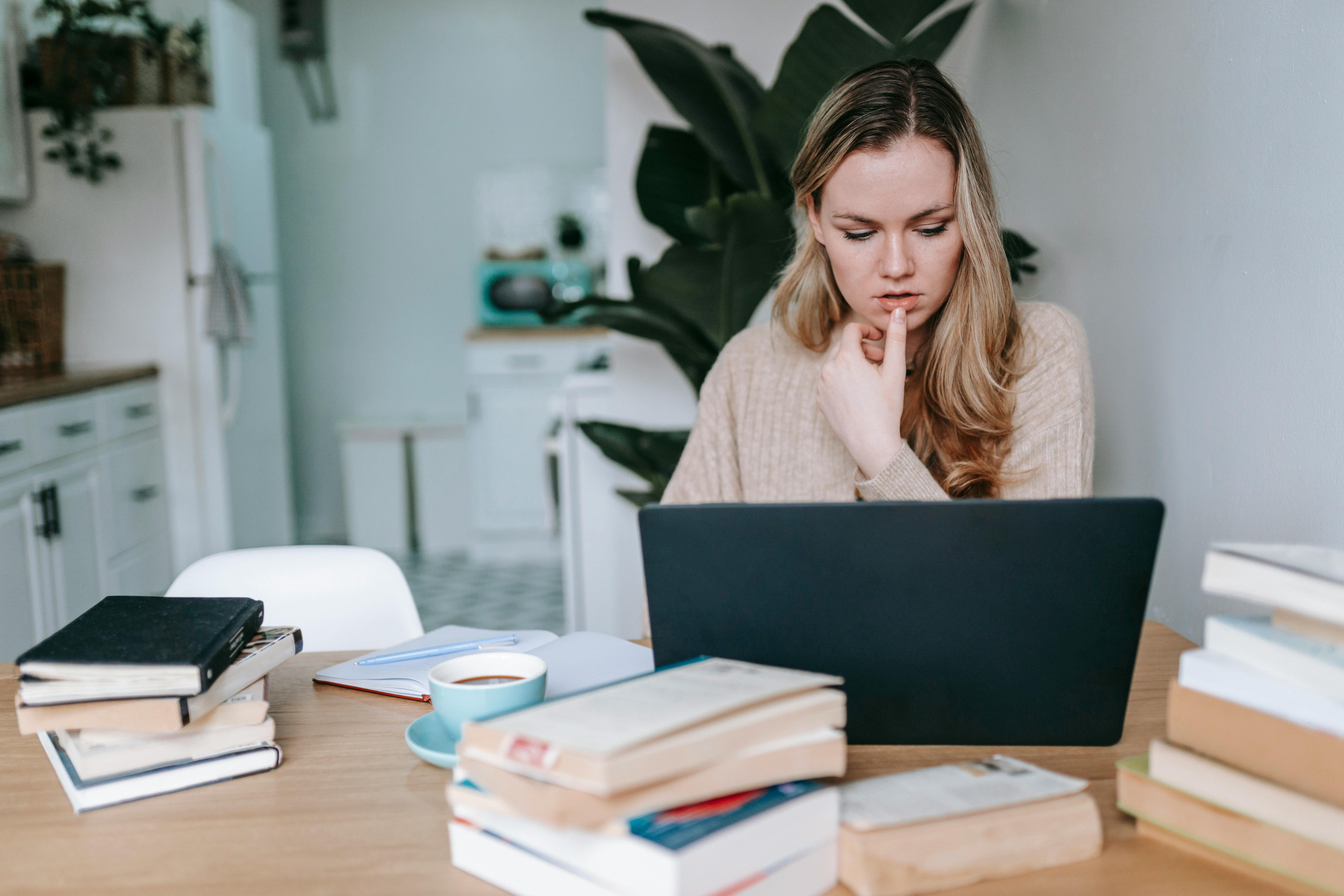 Purchasing Consultant Strategies That Help Businesses Achieve Cost Reduction