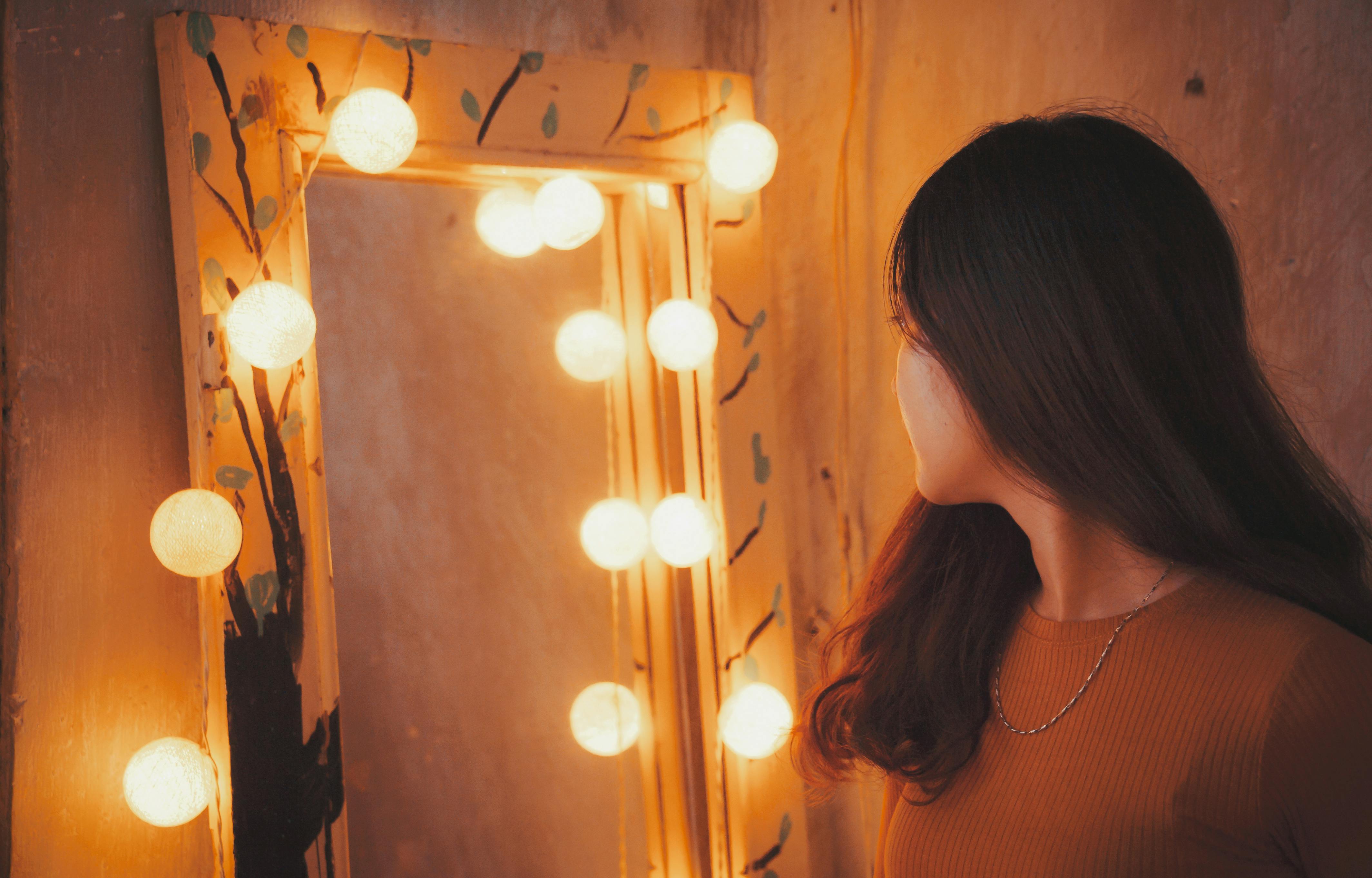 Minimalist Mirror with Lights for a Luxury Finish