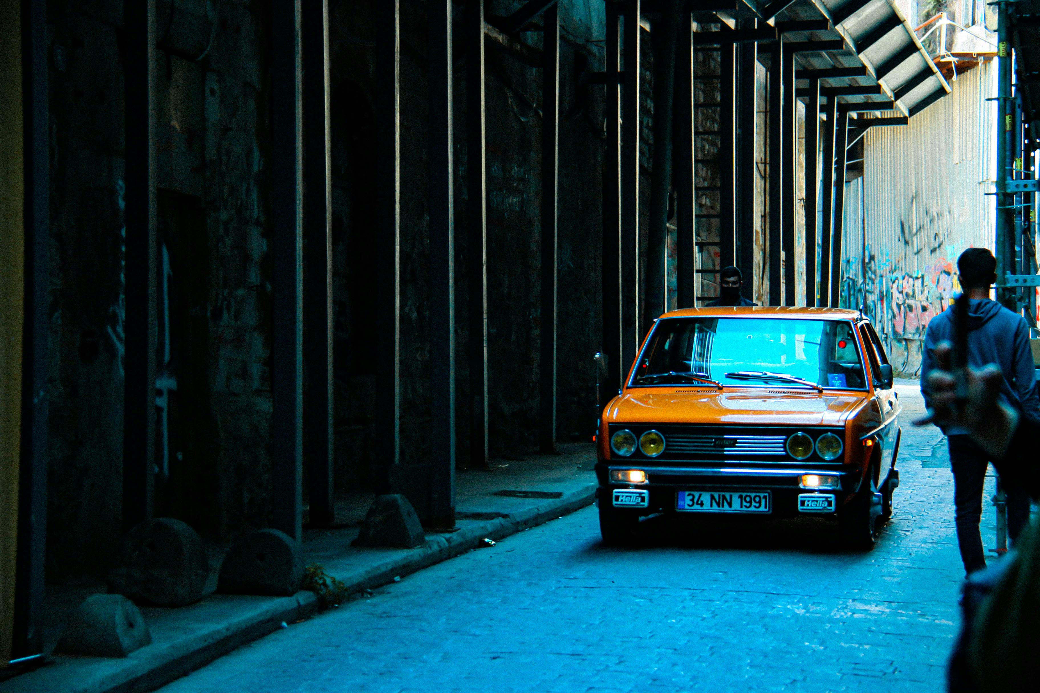 Book Airport Taxis Weybridge Minicabs to Heathrow Airport