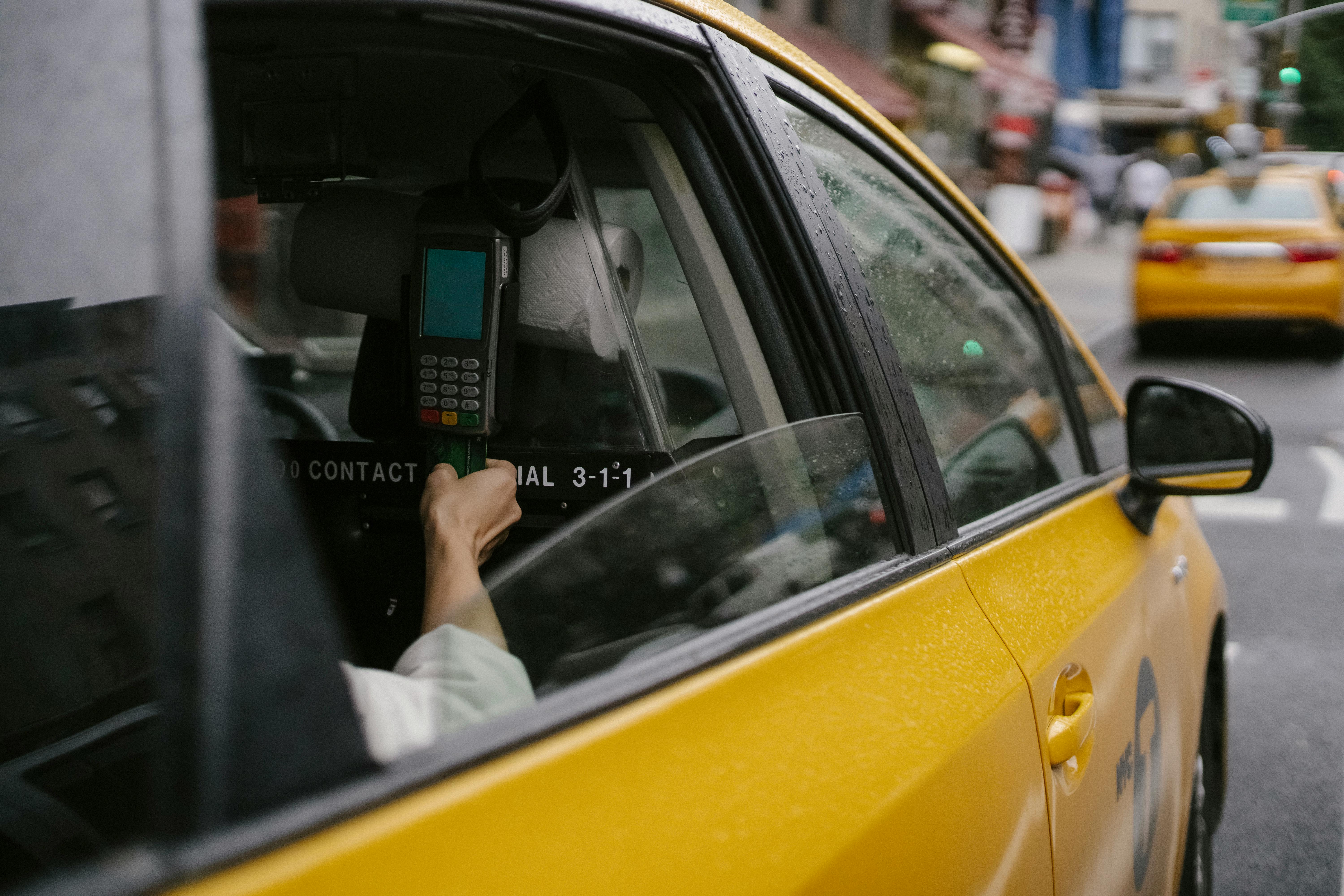 Professional Drivers &amp; Clean Cabs at Gemini Taxis