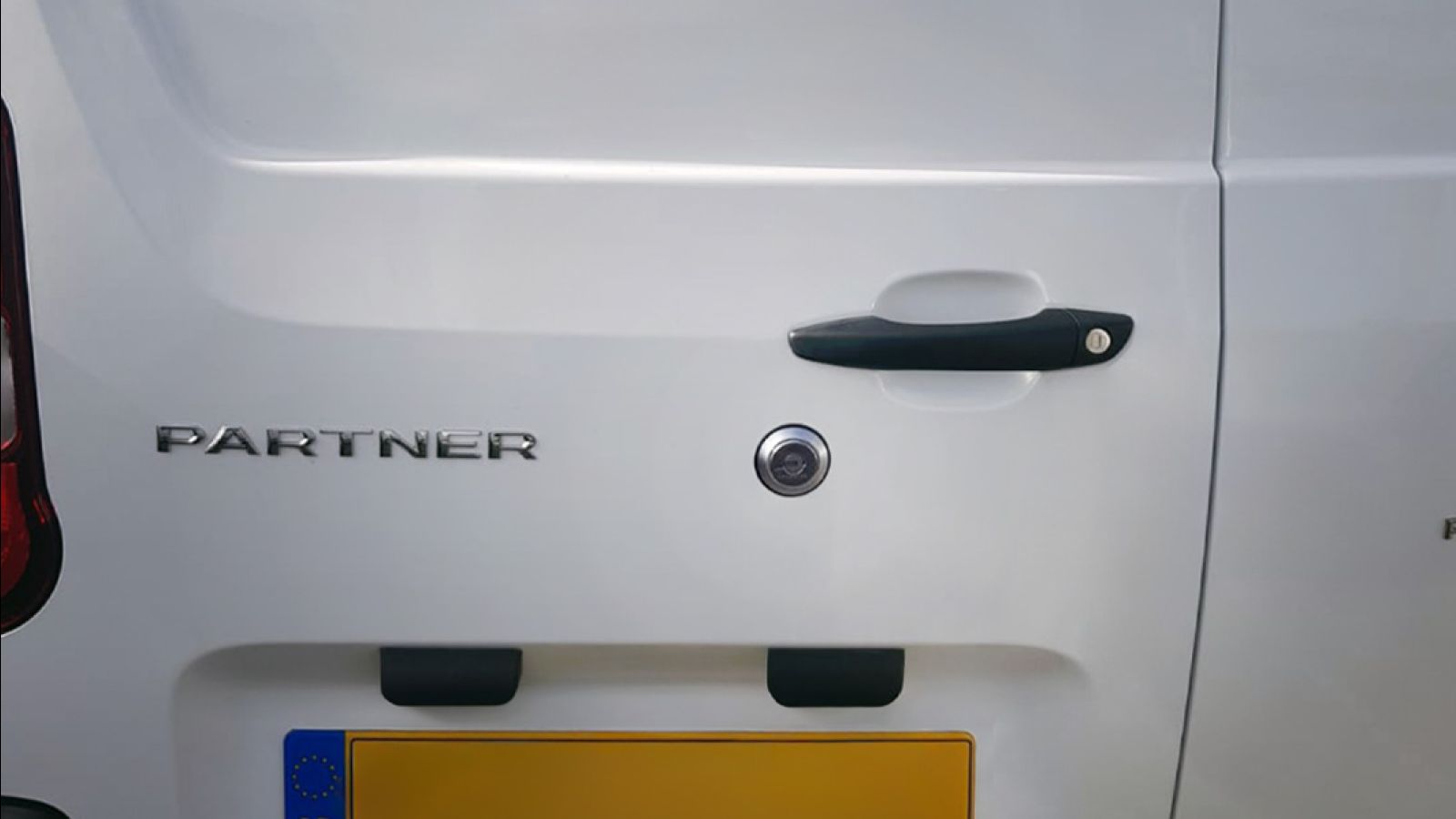 Come migliorare la sicurezza con chiusure di sicurezza per porte furgoni