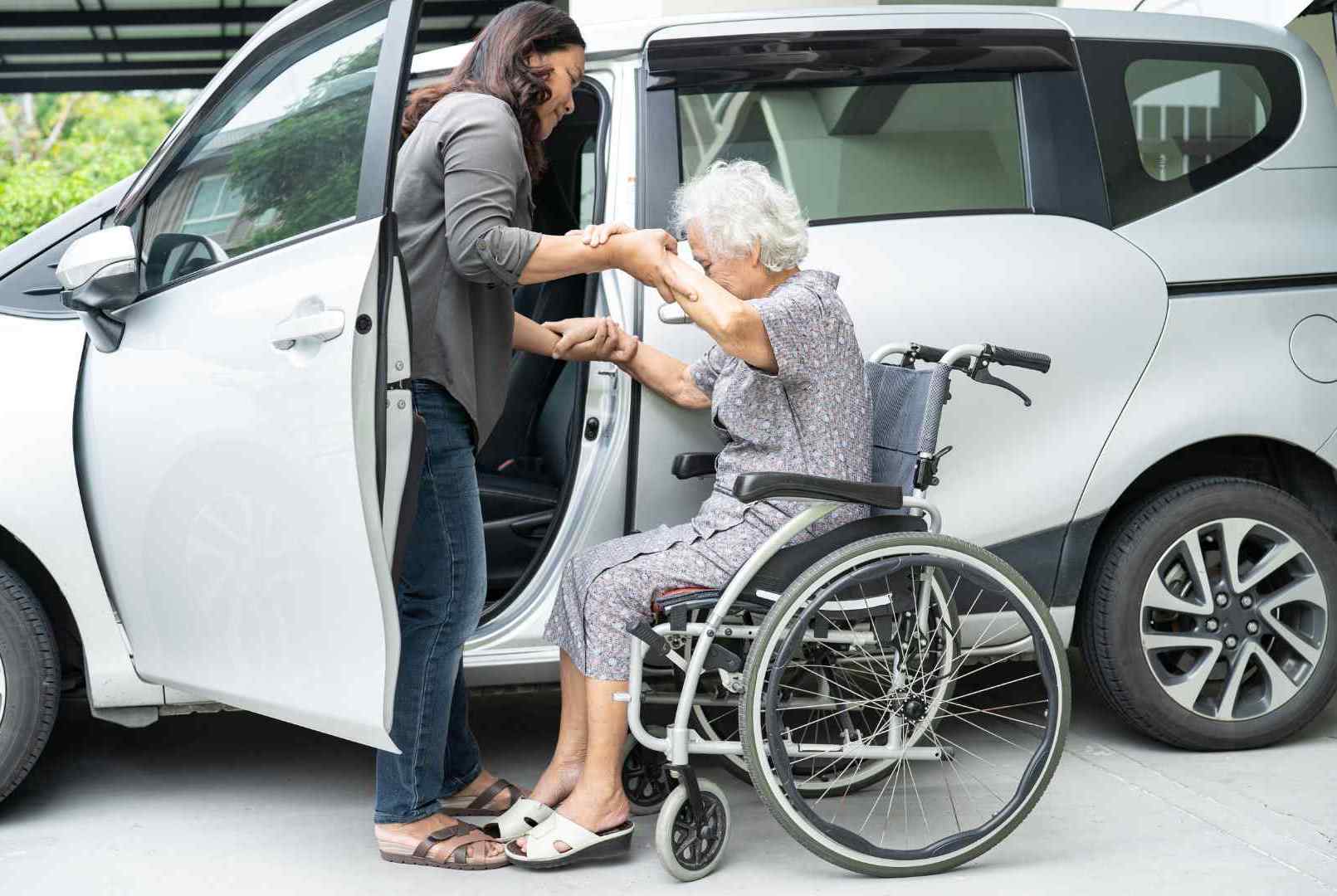 Family Tips to Support Your Elderly Care Maid for Better Care