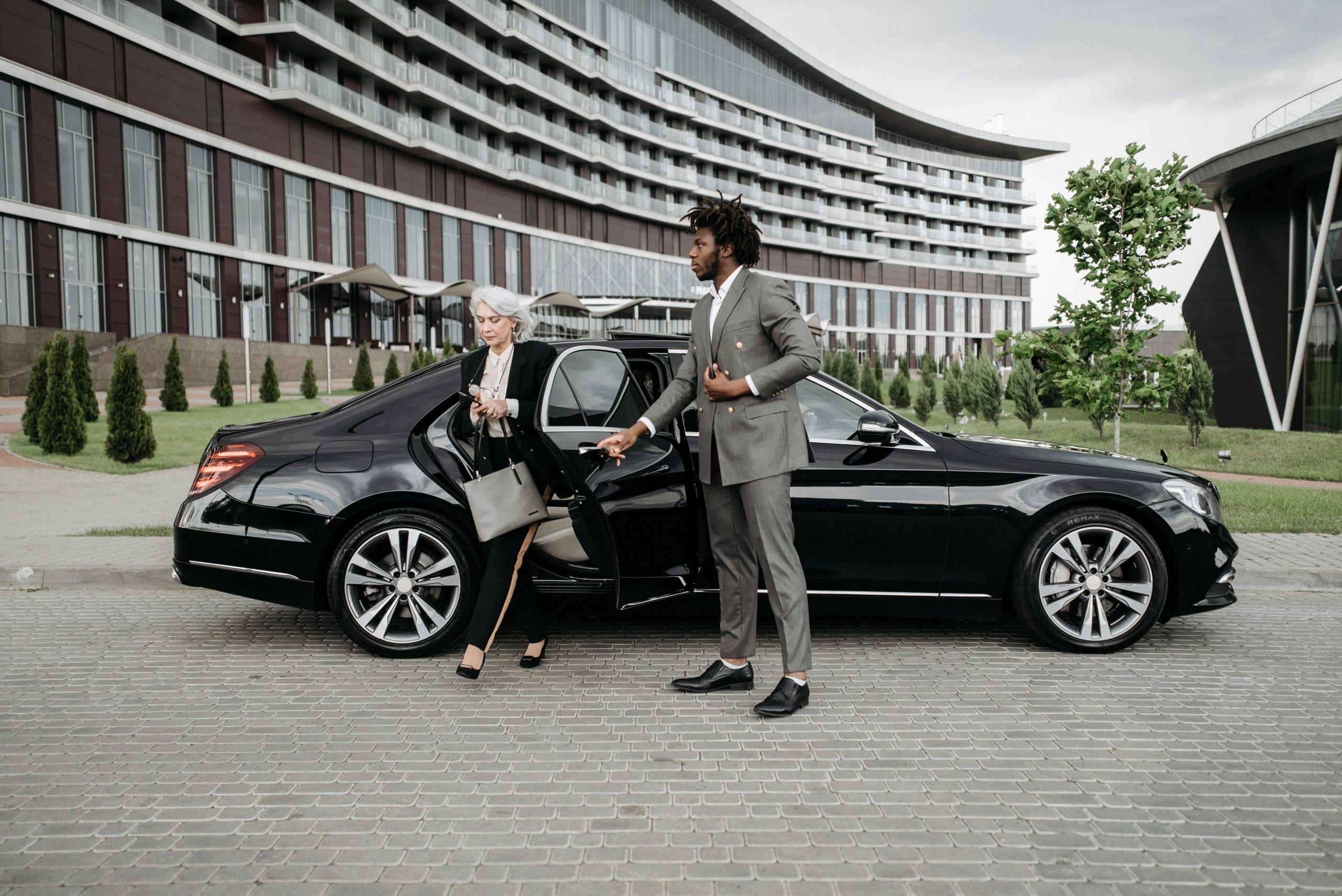 Why a Corporate Limo Is Essential for Your Business Travel Needs